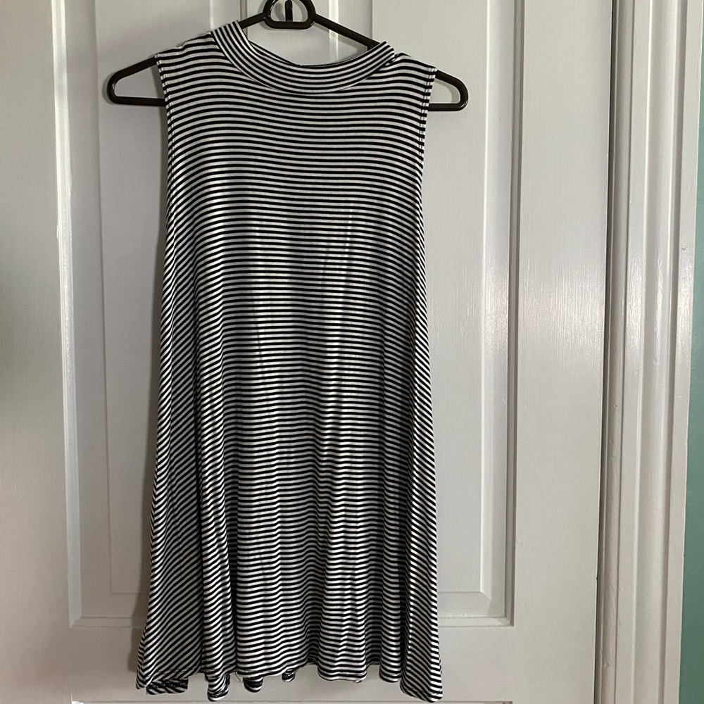white and black stripe flowy tank
